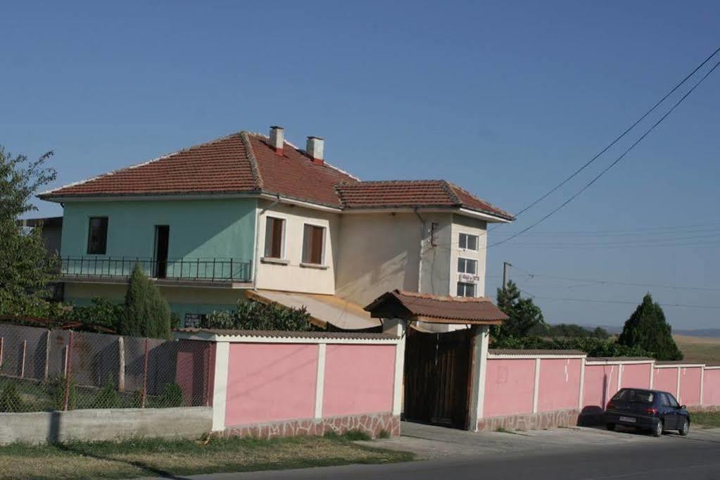 Guest House Edelvais Dve Mogili Luaran gambar
